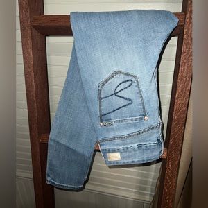 •Seven7 Jeans with ripped knees•